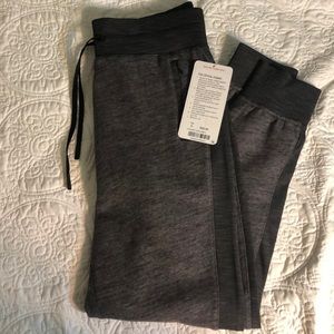 Lululemon size 6 Joggers (New with tags)
